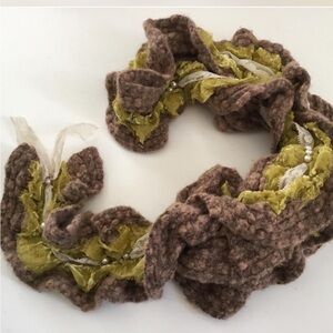 Y2K Odille Brown & Olive Ruffled Knit Scarf